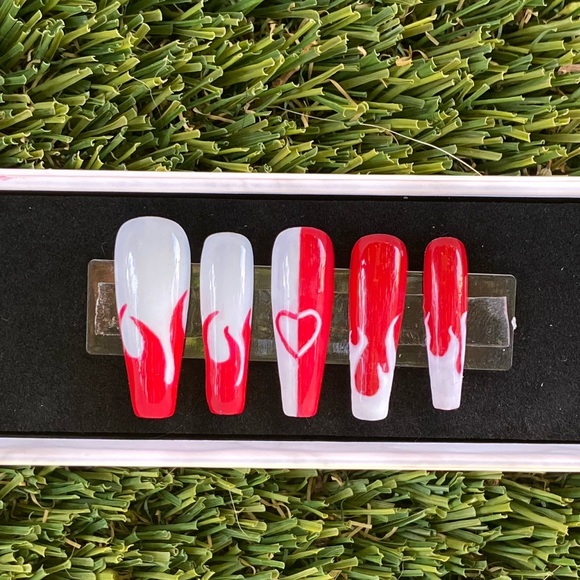 Heart Flame Press on Nails - Picture 4 of 5